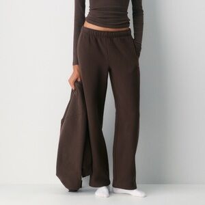 BRAND NEW TAGS ON Aritzia Cozy SweatFleece Mega Straight Sweatpant